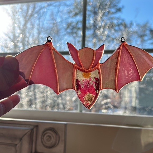 Floral Bat Sun Catcher - Picture 4 of 4